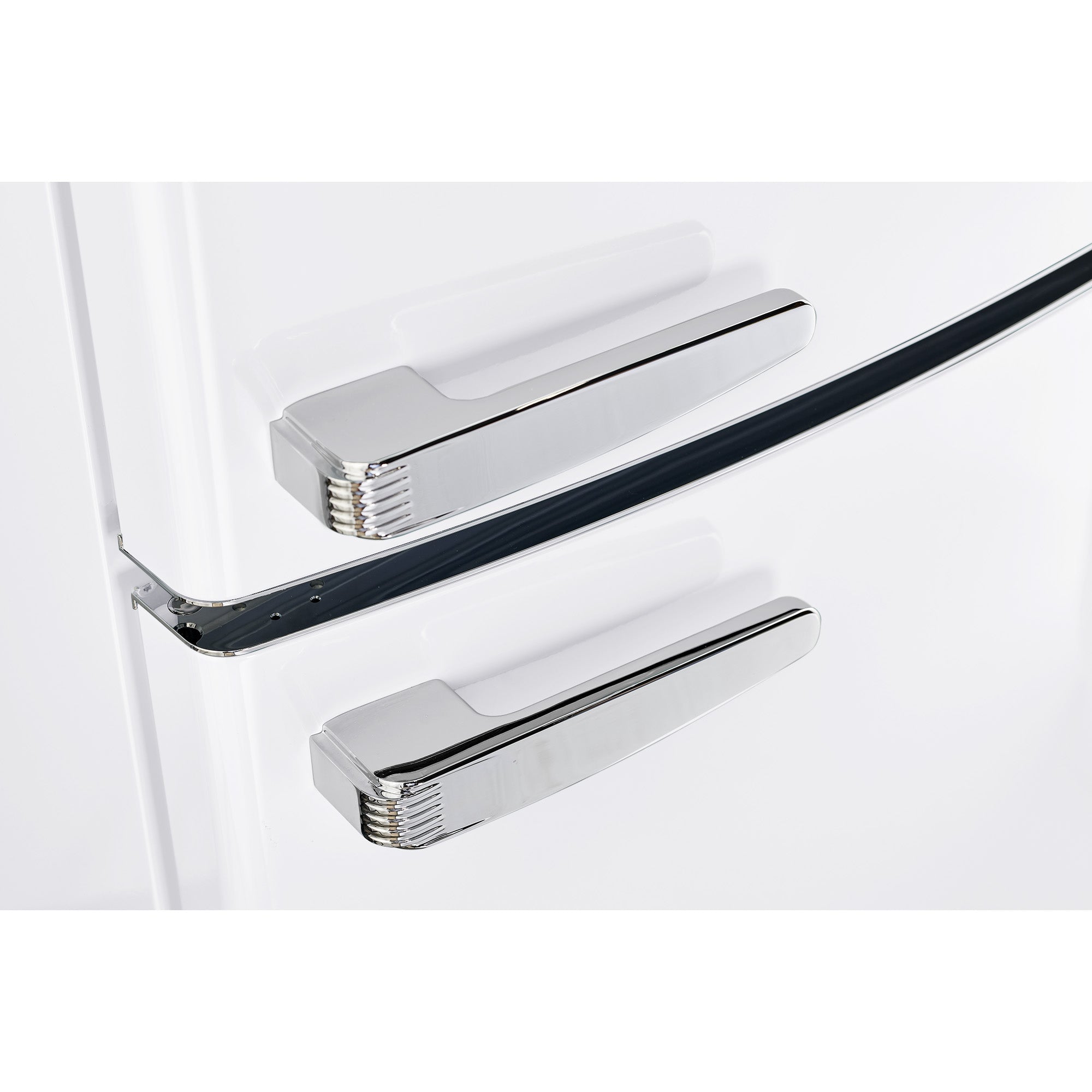 UGP-340L W AC - Réfrigérateur Classic Rétro 12 pi³ à congélateur inférieur en blanc Marshmallow