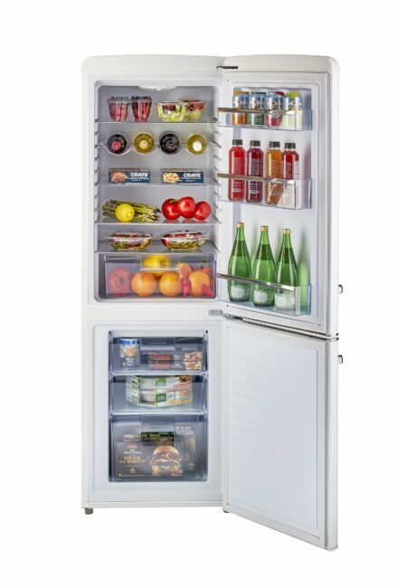 UGP-215L W AC - Réfrigérateur rétro à congélateur inférieur Classic Retro 21,6 po 7 pi³ en Blanc guimauve