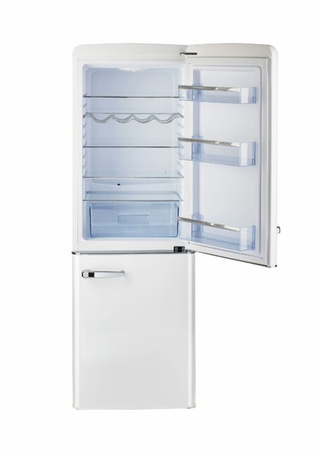 UGP-215L W AC - Réfrigérateur rétro à congélateur inférieur Classic Retro 21,6 po 7 pi³ en Blanc guimauve