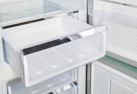 UGP-330L LG AC - Réfrigérateur rétro Classic à congélateur inférieur 11,7 pi³, 23,6 po, Vert menthe d’été